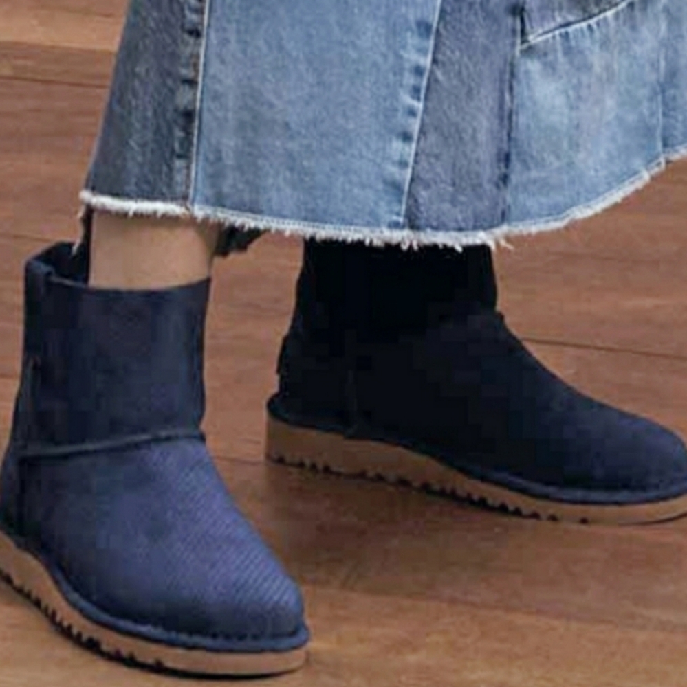 UGG unlined mini perf blue size 10. *never been worn